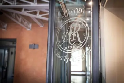 Certificato, attestato, insegna o altro documento esposto da Casa Romagnosi