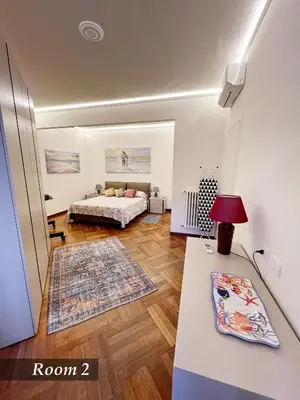Letto o letti in una camera di WELCOME RIVIERA -TORRE D'AVORIO APPARTAMENTO 126 mq piu'terrazzo25 mq - totalmente rinnovato- 250 m dal centro - parcheggio a pagamento 15 euro al giorno da prenotare in anticipo salvo dispo -parking at 15 euro per day to be booked in advance if available