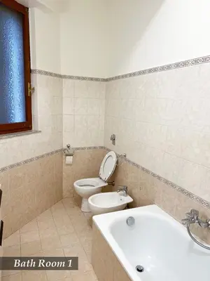 Bagno di WELCOME RIVIERA -TORRE D'AVORIO APPARTAMENTO 126 mq piu'terrazzo25 mq - totalmente rinnovato- 250 m dal centro - parcheggio a pagamento 15 euro al giorno da prenotare in anticipo salvo dispo -parking at 15 euro per day to be booked in advance if available