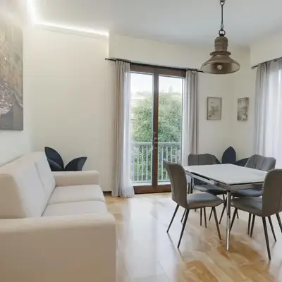 WELCOME RIVIERA -TORRE D'AVORIO APPARTAMENTO 126 mq piu'terrazzo25 mq - totalmente rinnovato- 250 m dal centro - parcheggio a pagamento 15 euro al giorno da prenotare in anticipo salvo dispo -parking at 15 euro per day to be booked in advance if available
