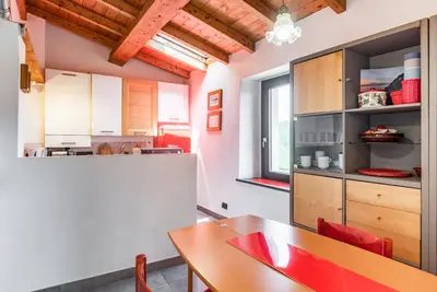 Cucina o angolo cottura di GuestHost - Nearby 5Terre Authentic Apartment