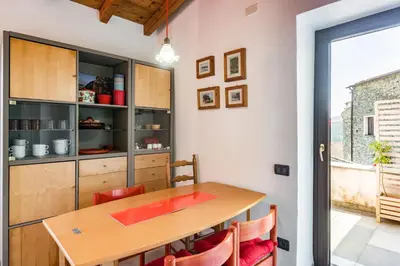 Cucina o angolo cottura di GuestHost - Nearby 5Terre Authentic Apartment
