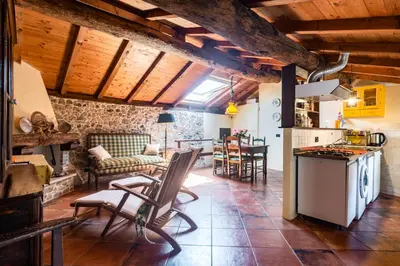Cucina o angolo cottura di GuestHost - Nearby 5 Terre Lovely Mansarda