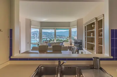 Area soggiorno di Timone by PortofinoHomes