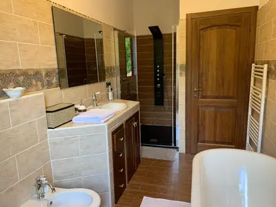 Bagno di villa taro