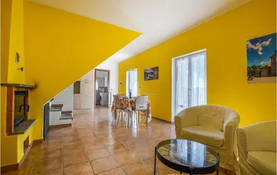 Area soggiorno di Beautiful Home In Framura With Wifi