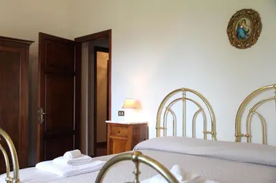 Letto o letti in una camera di Villa Veralda, la magia di una Toscana insolita