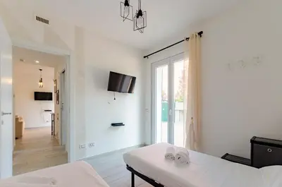 TV o dispositivi per l'intrattenimento presso JOIVY Flat with Terrace & Parking