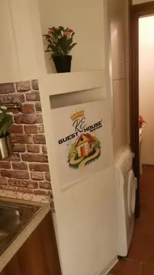 Certificato, attestato, insegna o altro documento esposto da Guest House Benny