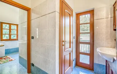 Bagno di 4 Bedroom Lovely Home In Codivara