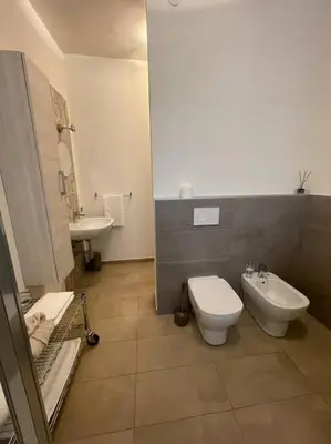 Bagno di TERRACE HOUSE appartamento mq 80 adiacente ospedale e clinica