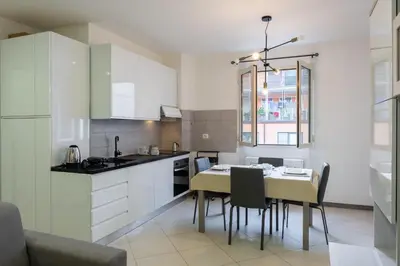 Cucina o angolo cottura di GuestHost - Santo Stefano di Magra Modern Apartments