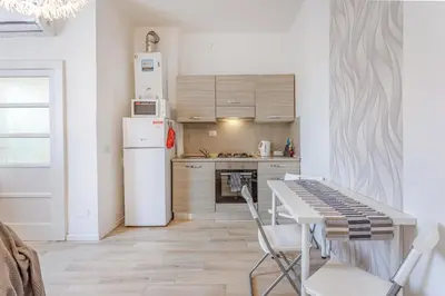 Cucina o angolo cottura di Appartamento vicino Ospedale con self check-in