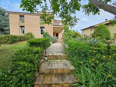 Giardino di Casa VINCENZO 130 mq con portico ed ingresso esclusivo dal giardino