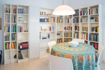 Biblioteca nell'appartamento
