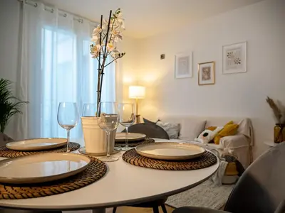 Area soggiorno di Maison Blanche: appartamento elegante con parcheggio privato