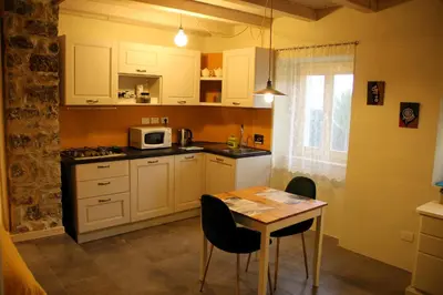 Cucina o angolo cottura di La Casa del Sole a Cosy Nest in Lunigiana, Tuscany