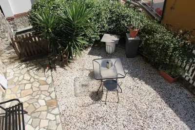 Giardino di La Casa del Sole a Cosy Nest in Lunigiana, Tuscany