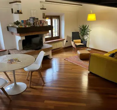 Area soggiorno di Loft Albinelli Wi-Fi e parcheggio gratis in centro