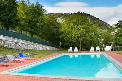 Piscina di Hai mai dormito in un metato? o nelle vicinanze