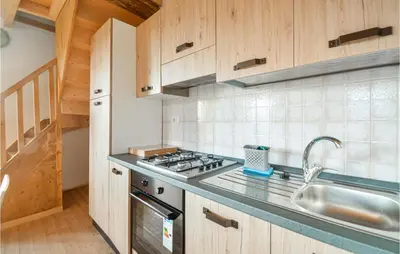 Cucina o angolo cottura di Cozy Home In Tribogna With Wifi