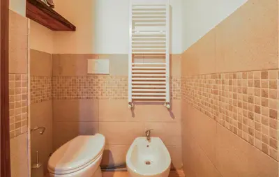 Bagno di Cozy Home In Tribogna With Wifi