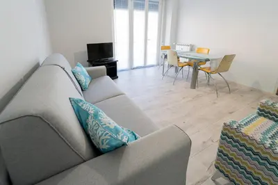 Area soggiorno di 097 - Casa Stella a Riva Trigoso, 300 metri da mare e spiaggia, POSTO AUTO PRIVATO GRATIS