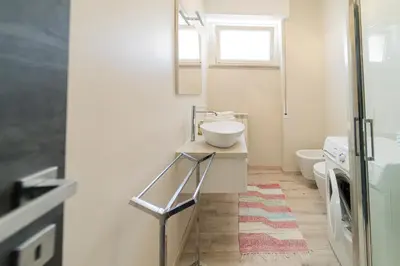Bagno di 097 - Casa Stella a Riva Trigoso, 300 metri da mare e spiaggia, POSTO AUTO PRIVATO GRATIS