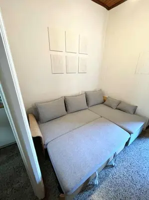 Area soggiorno di Historic Downtown Home By The Sea With King Bed