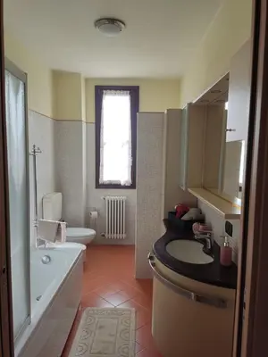 Bagno di Residenza tra Parma e Fiere