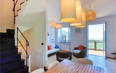 Area soggiorno di 3 Bedroom Beautiful Home In Moneglia