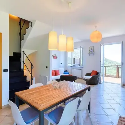 3 Bedroom Beautiful Home In Moneglia