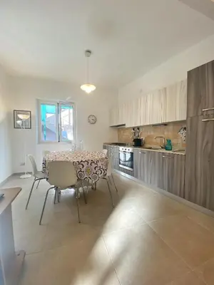 Cucina o angolo cottura di COMFORTABLE SEA HOLIDAYS AND WALKS