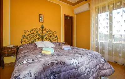 Letto o letti in una camera di Gorgeous Home In Fivizzano With Wifi