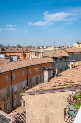 Vista generica su Modena o vista sulla città dall'interno dell'appartamento