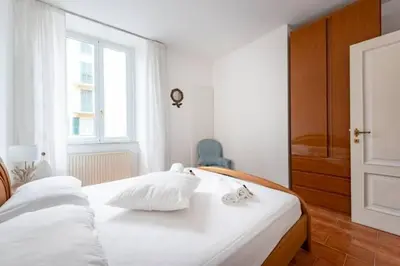 Letto o letti in una camera di WELCOME RIVIERA, Casa Luigina apartment, 90 sqm, sea view, 2 bedroom, 1 bathroom, free wifi, and, depending on availability, a private garage 800 meters away at 20,00 euro per night