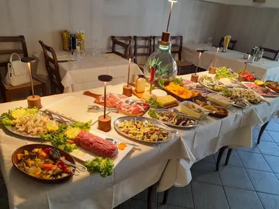 Cibo presso il motel o nelle vicinanze